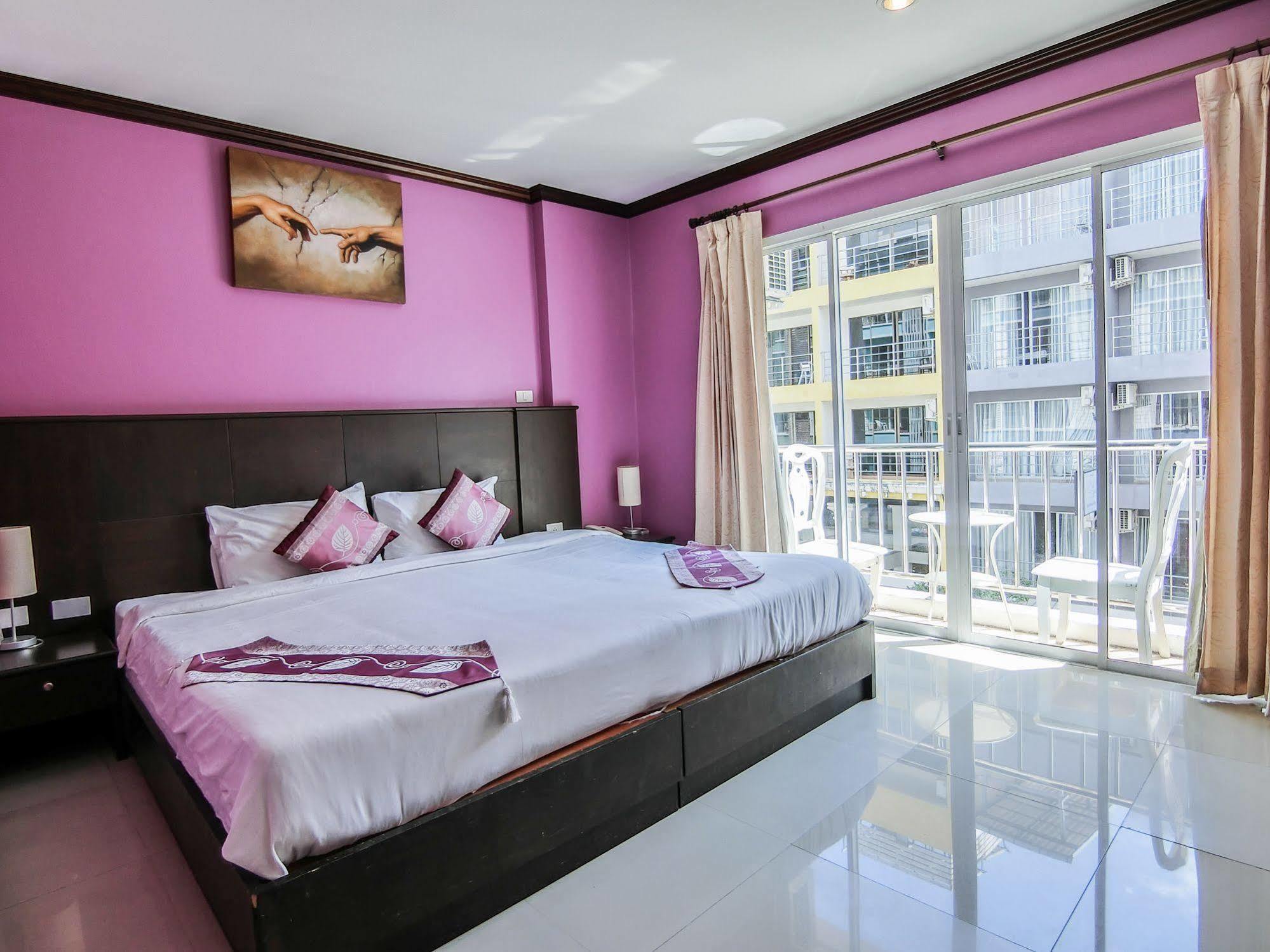 Hollywood Hotell Patong