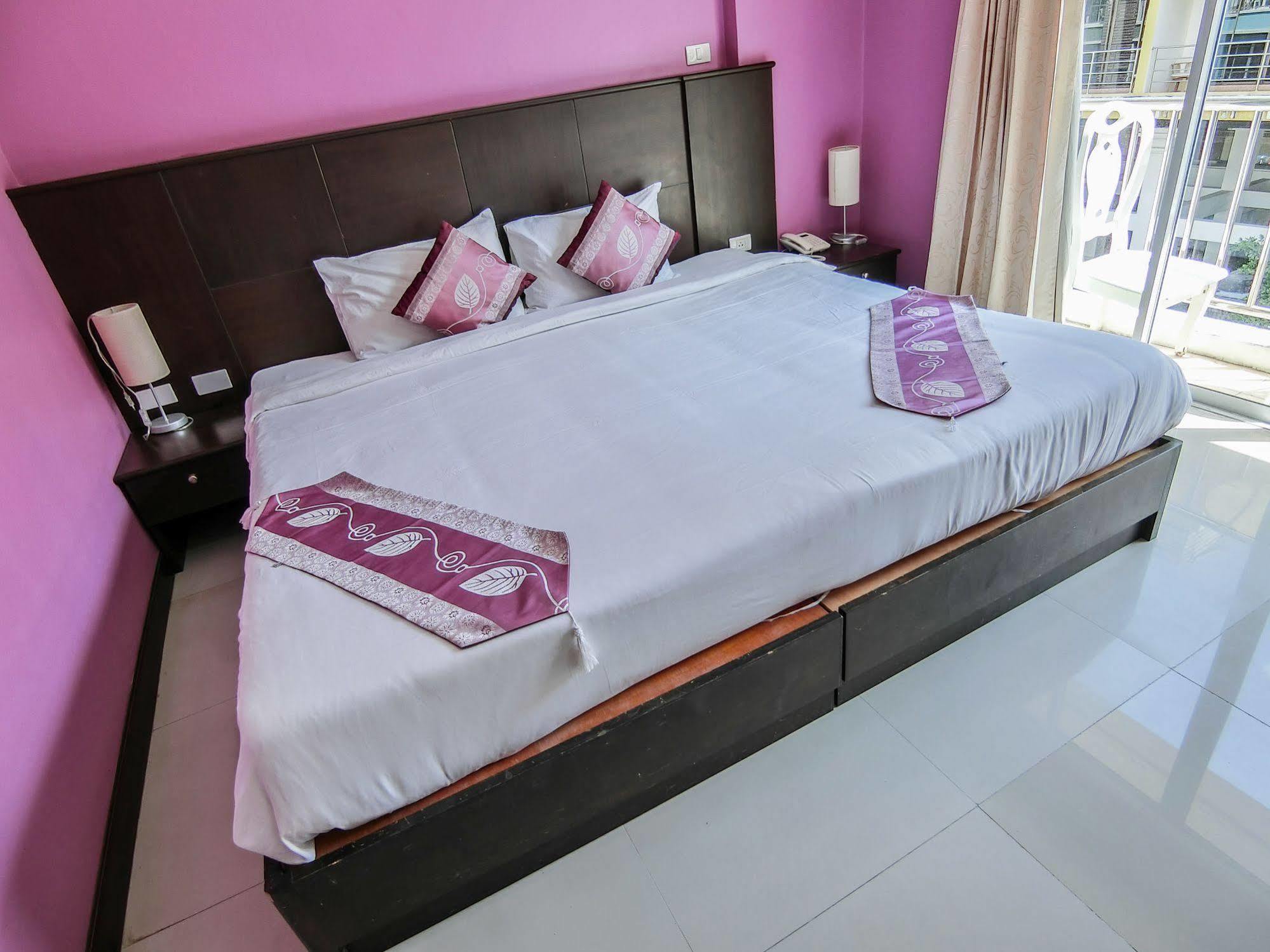 Hollywood Hotell Patong